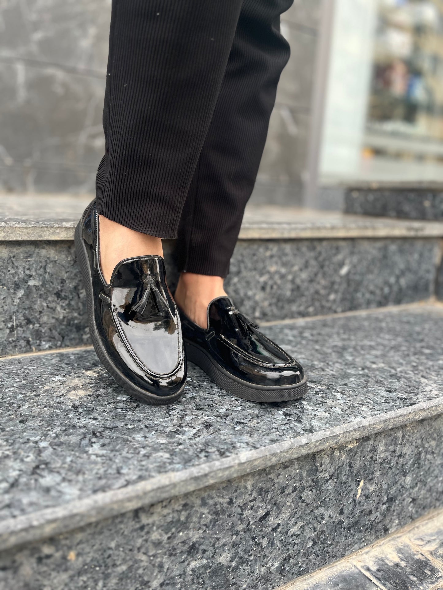 Mocassin pompon noir brillant